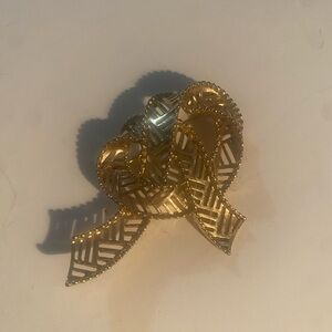 Bold Vintage Gold-Tone Ribbon Brooch with Openwork-Maximalist Beauty